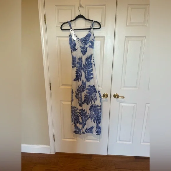 NWT Blue and White Leaf Print Ladies Summer Dress - Picture 2 of 7
